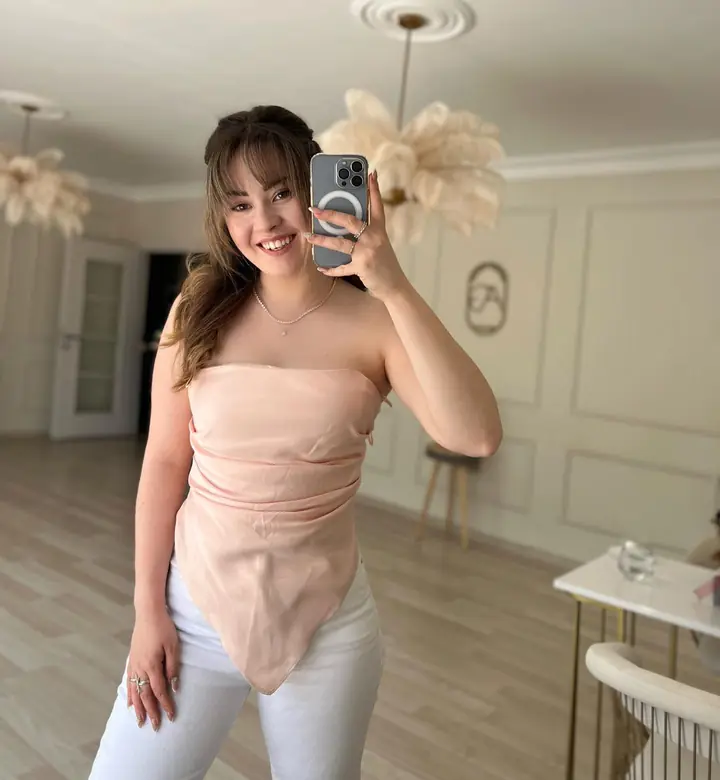 Aleyna Gülten, kalıcı makyaj uzmanı