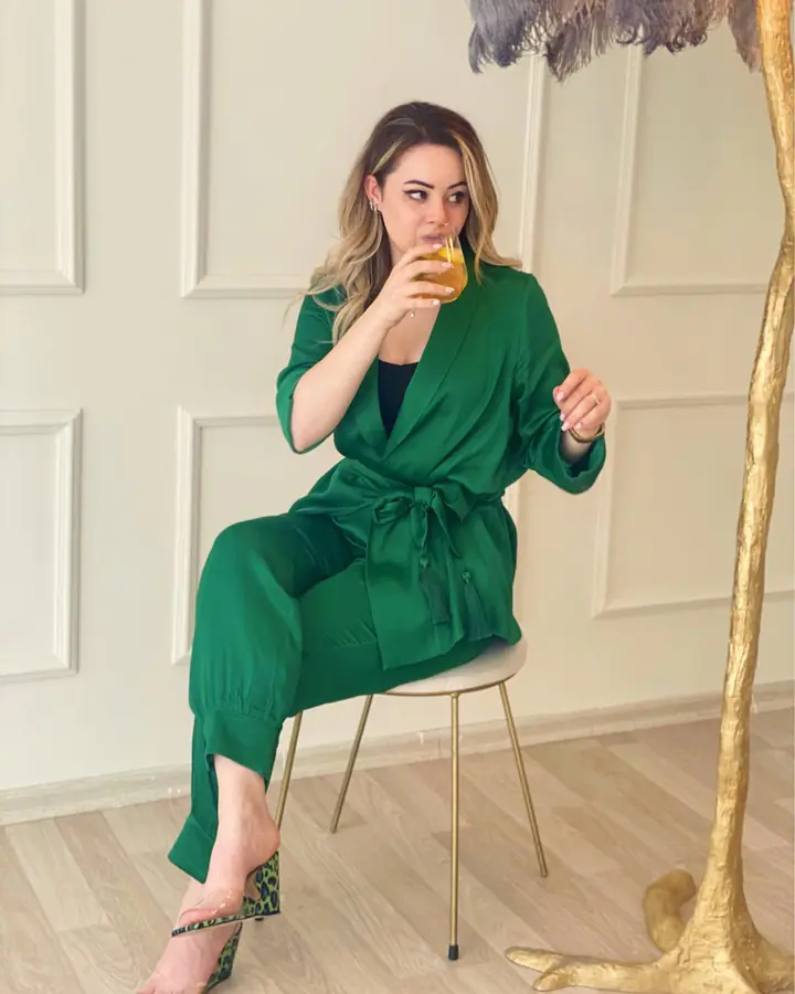 Aleyna Gülten, kalıcı makyaj uzmanı
