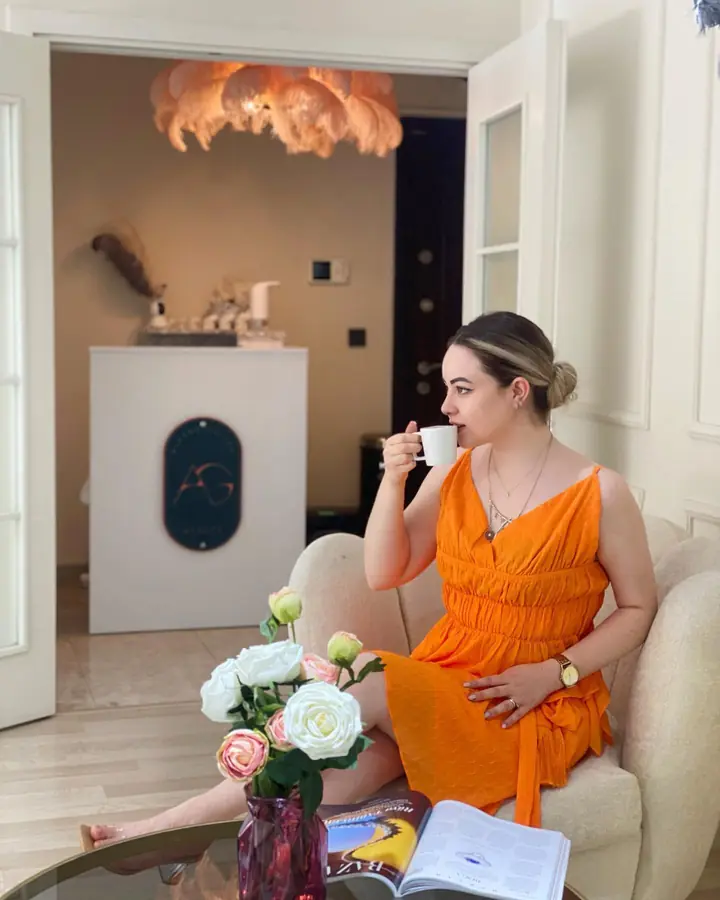 Aleyna Gülten, kalıcı makyaj uzmanı