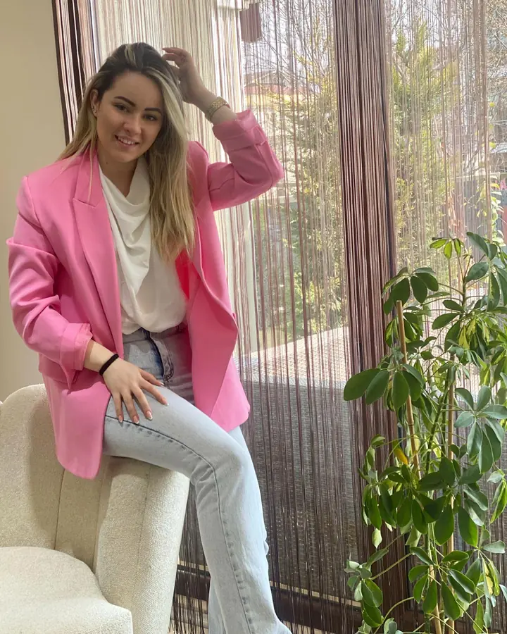 Aleyna Gülten, kalıcı makyaj uzmanı