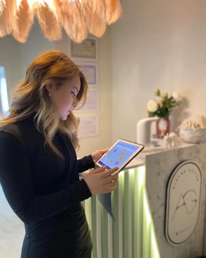 Aleyna Gülten anlaşmalı güzellik merkezinde