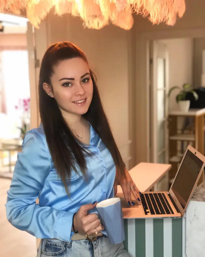 Bakımlarımızı unutmadığımız, keyifli bir haftasonuna geçiş postu olsun - Aleyna Gülten, kalıcı makyaj uzmanı
