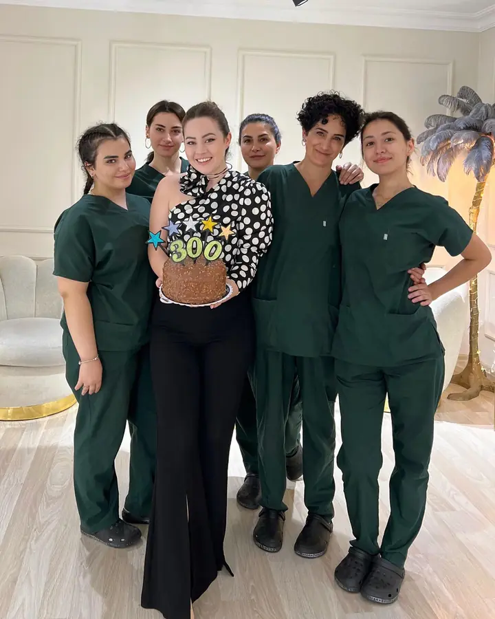 Aleyna Gülten ve güzellik merkezi ekibi