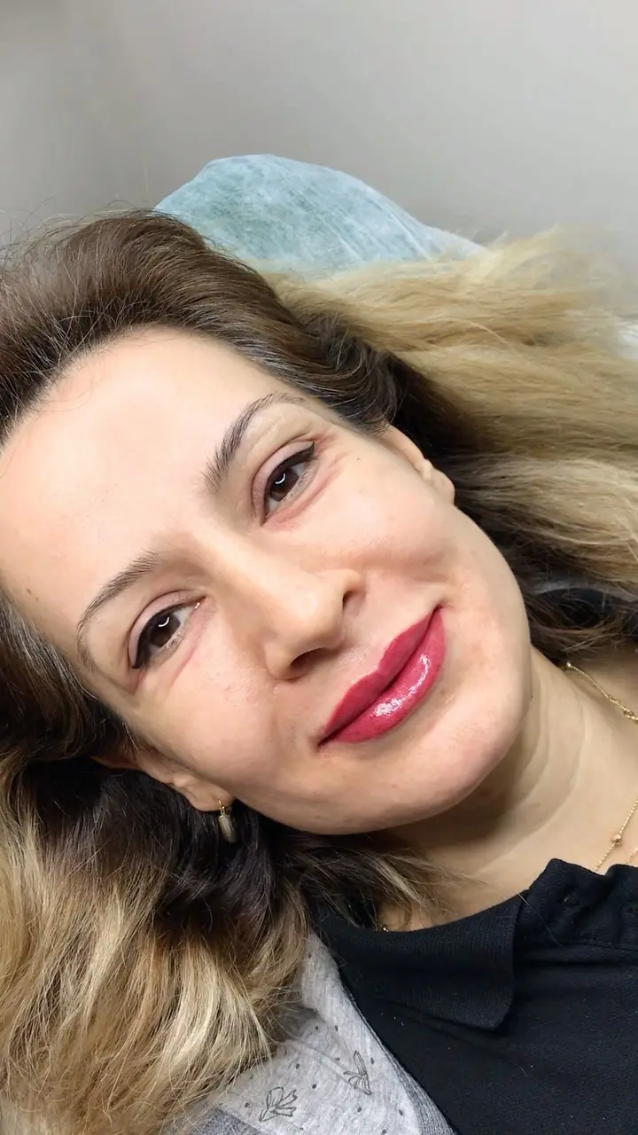 Dudak renklendirme sonucu, Aleyna Gülten