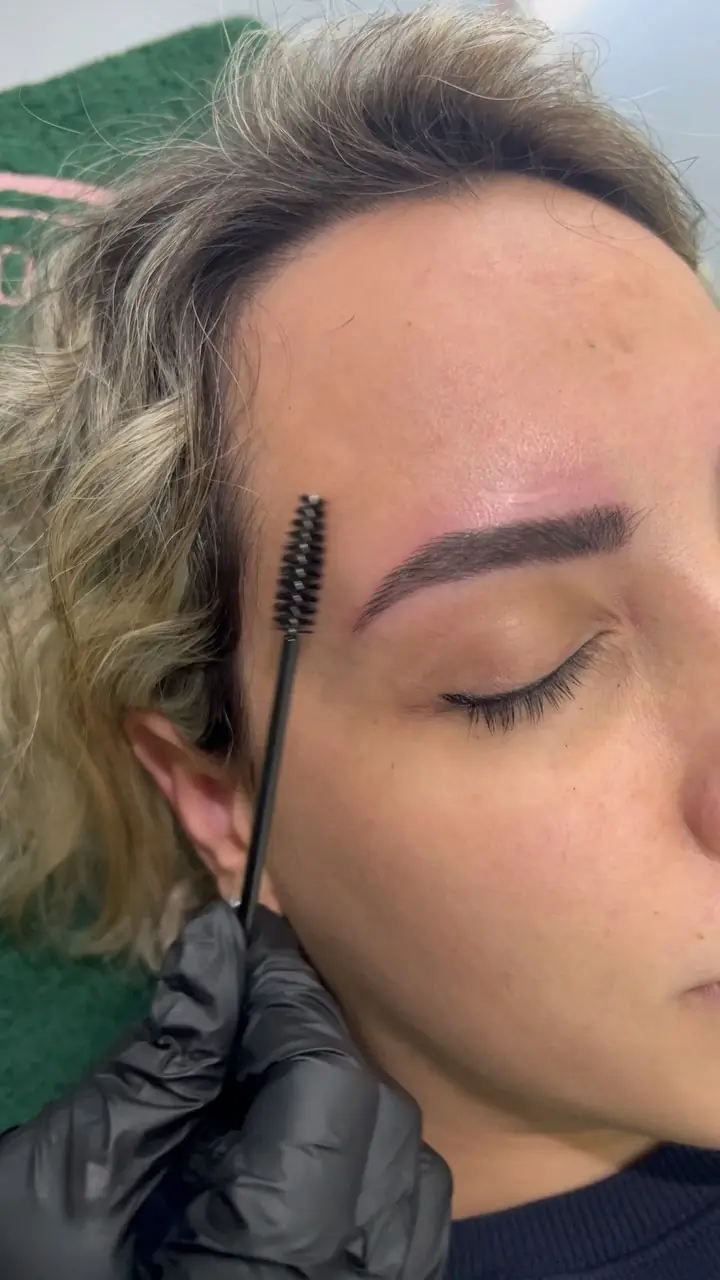 Microblading ile kaşlarınızda en doğal görünümü yakalayın - Kaş kalıcı makyaj sonucu, Aleyna Gülten